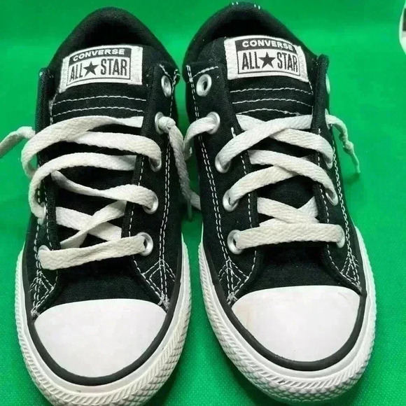 Youth Size 2 Black Converse All Stars Chuck Taylors - Picture 2 of 5